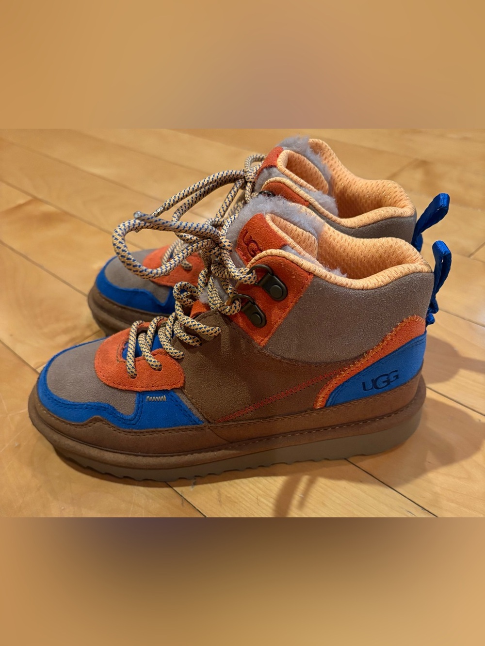 Kids UGG Boots Chestnut Dive 3 NWOT